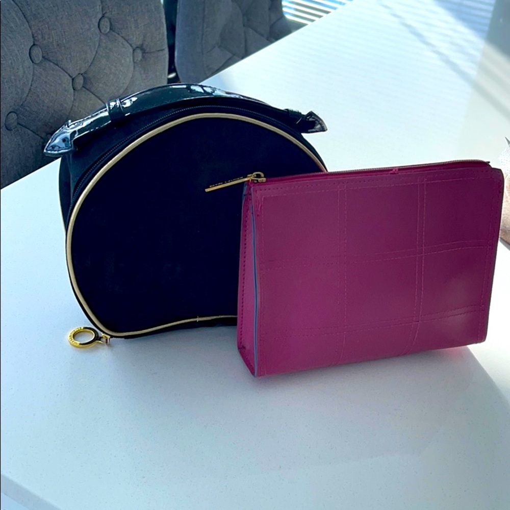 Estée Lauder travel bags